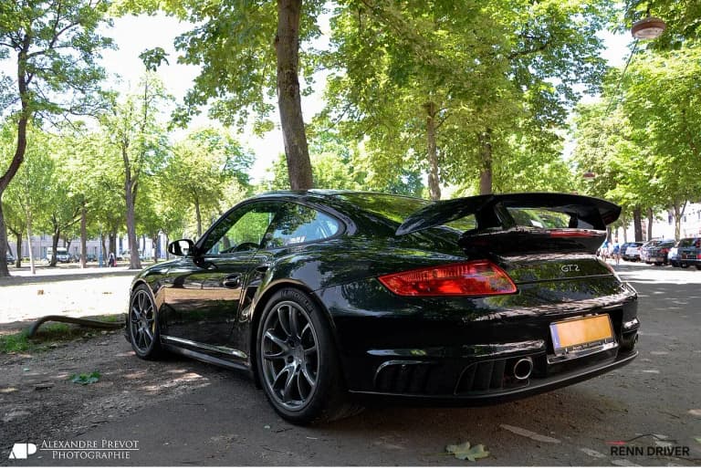 Black Porsche 911 GT2