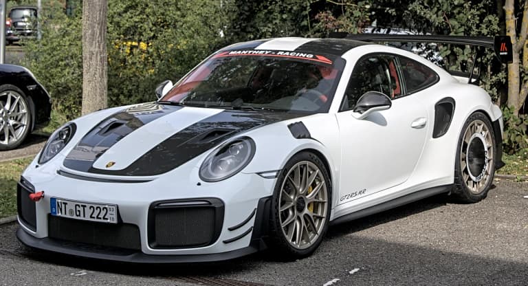 White Porsche 911 GT2 RS with carbon hood