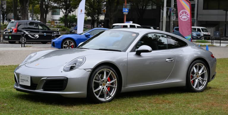 Silver Porsche 911 (991) Carrera S