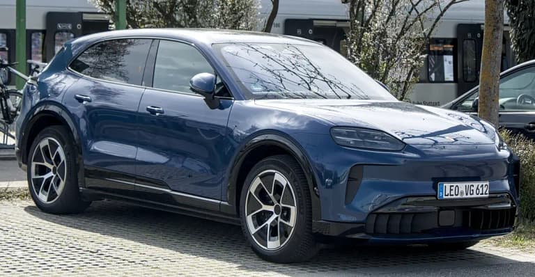 Blue Porsche Cayenne Electric front three-quarter view with electric badge