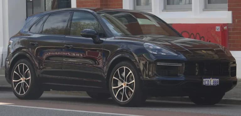 Dark blue third-generation Porsche Cayenne Turbo, front three-quarter view