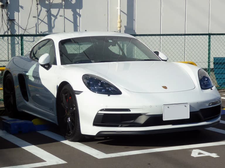Porsche 718 GTS viewed from the front