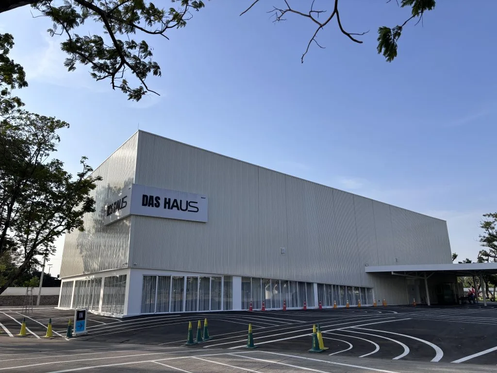 Das Haus BKK car studio and community park in Bangna