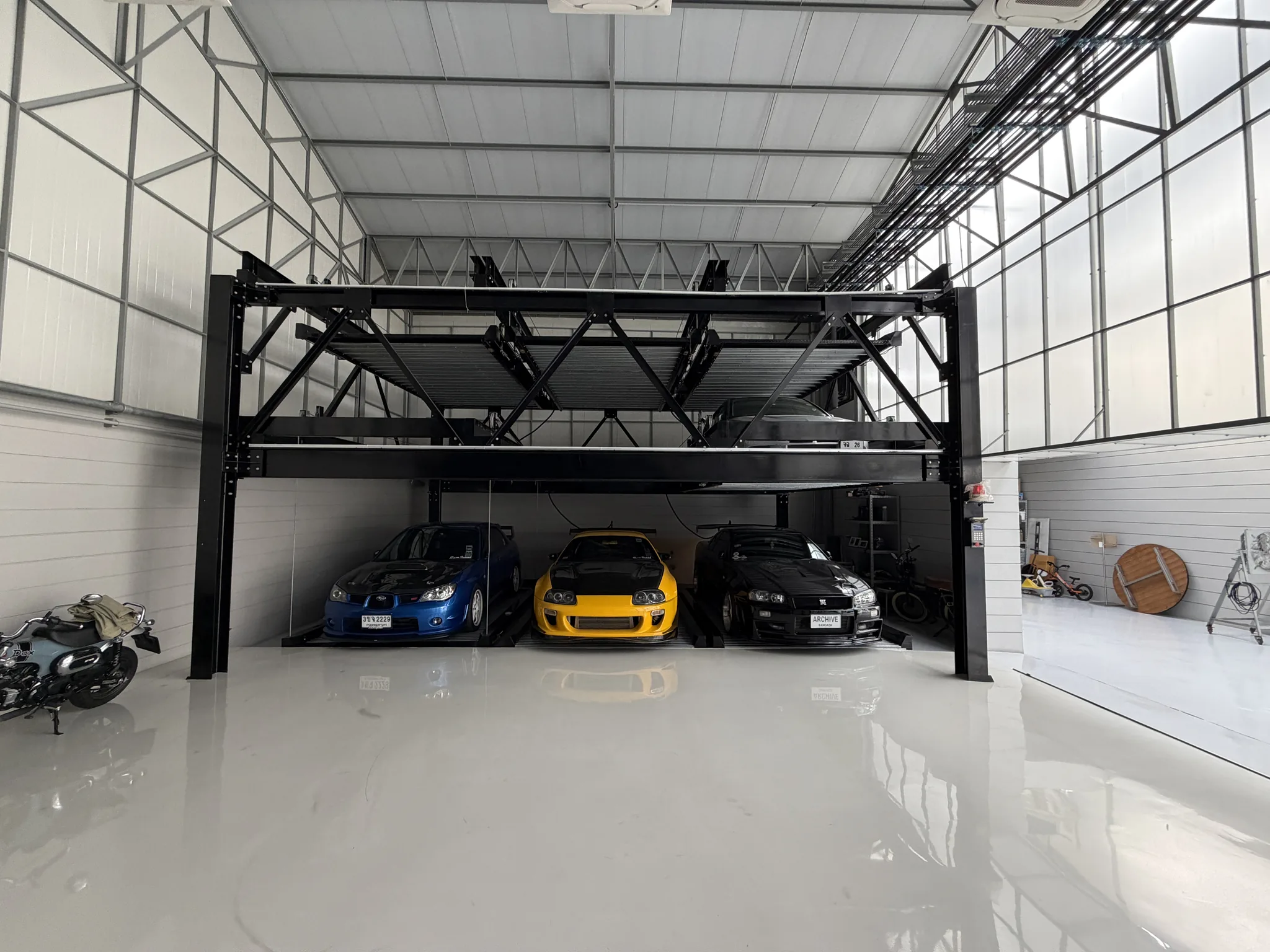 Archive Coffee garage with cars and motorcycles
