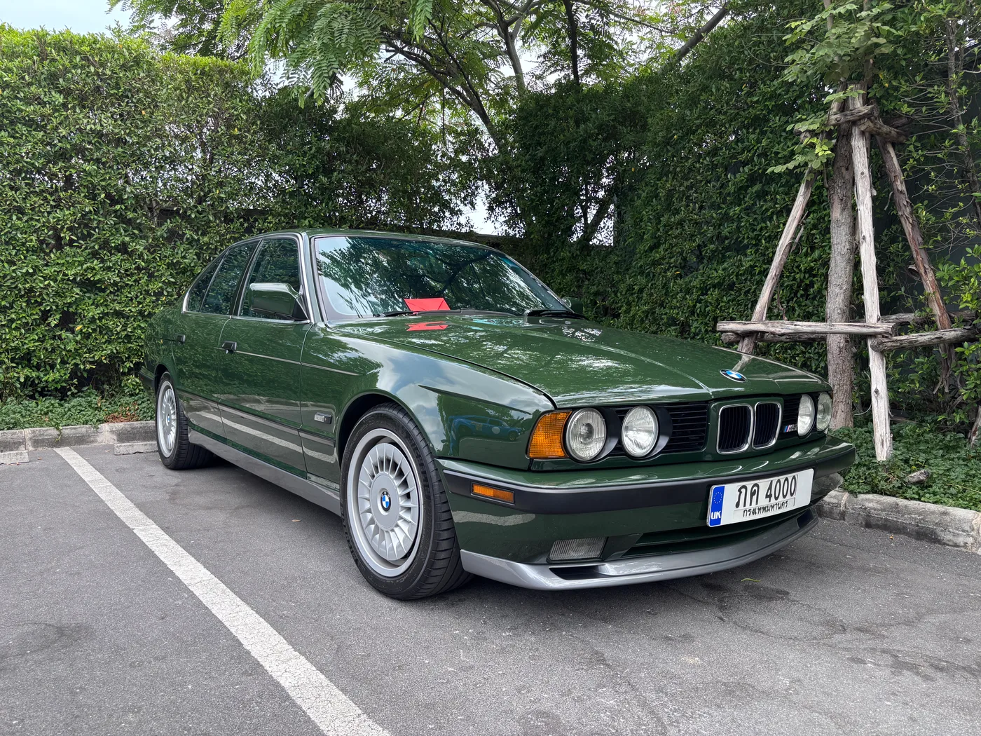 Dark green BMW E34 5 Series parked at Horme Cafe Bang Na